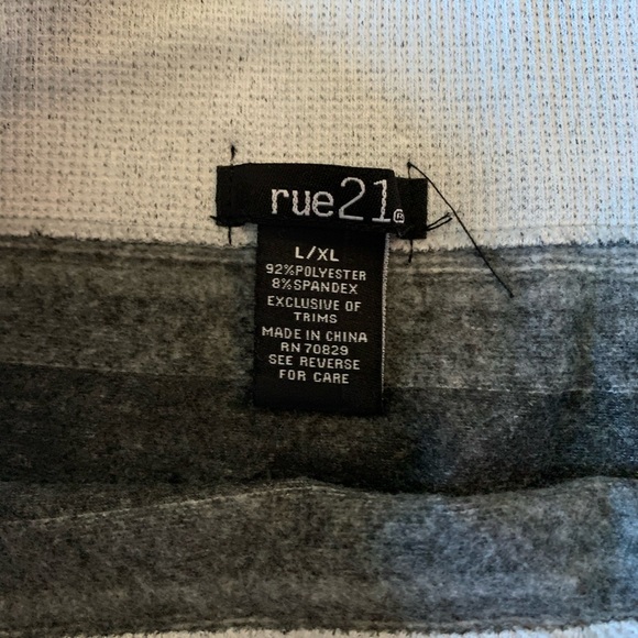 Women’s Rue21 L/XL Camo Fleece Back Leggings NWT - Picture 7 of 8